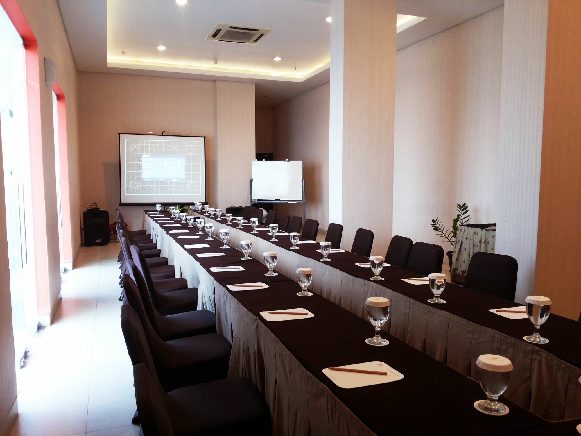 The Edelweiss Hotel יוגיאקרטה מראה חיצוני תמונה