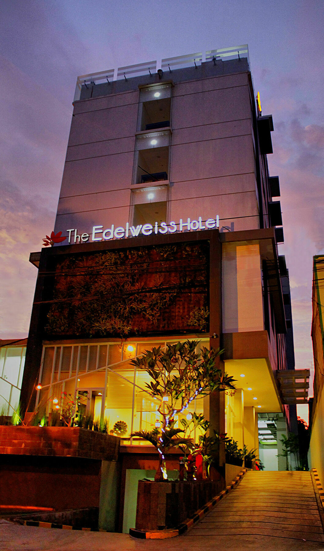 The Edelweiss Hotel יוגיאקרטה מראה חיצוני תמונה